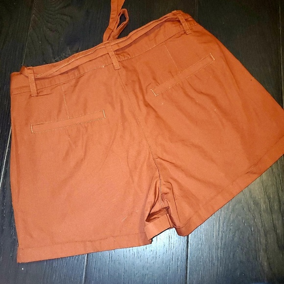 Shorts - Picture 2 of 3